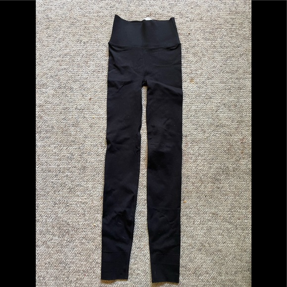 Xs black sculpt knit Fabletics leggings - Picture 1 of 2